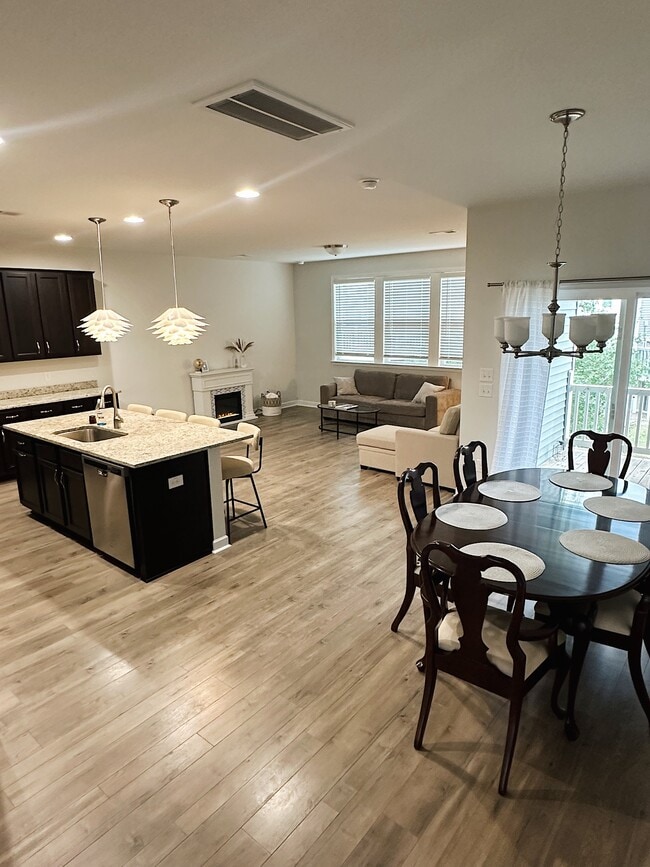Building Photo - 624 McLernon Trce