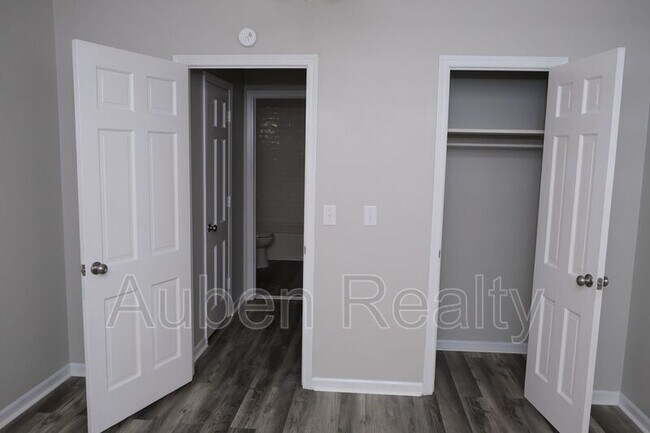 Foto del edificio - 1602 Johns Rd