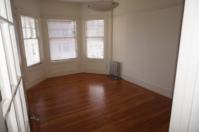 Apt # 302 Bedroom - 1740 Washington St