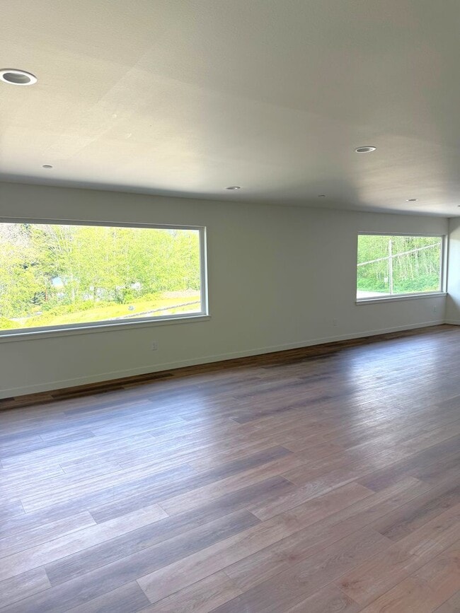 Building Photo - 705 W Lake Samish Dr