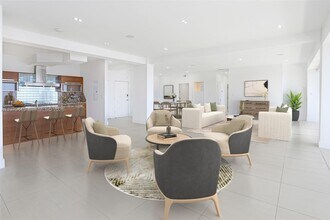 Building Photo - 11 Island Ave