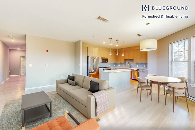 Building Photo - 160 Boylston St