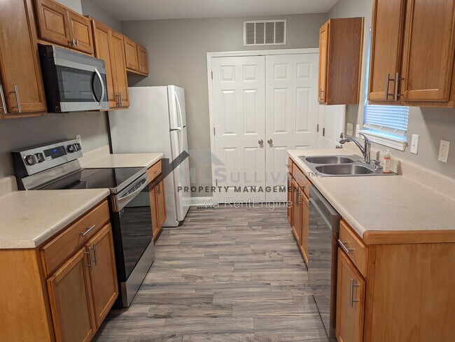 Foto del edificio - 608 N Maple St