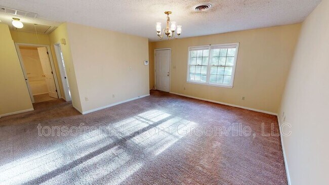 Foto del edificio - 152 Hidden Hill Rd