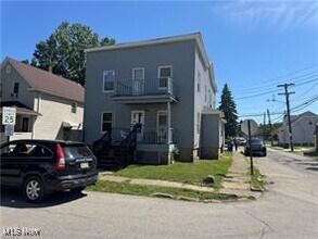 Building Photo - 2915 Roanoke Ave