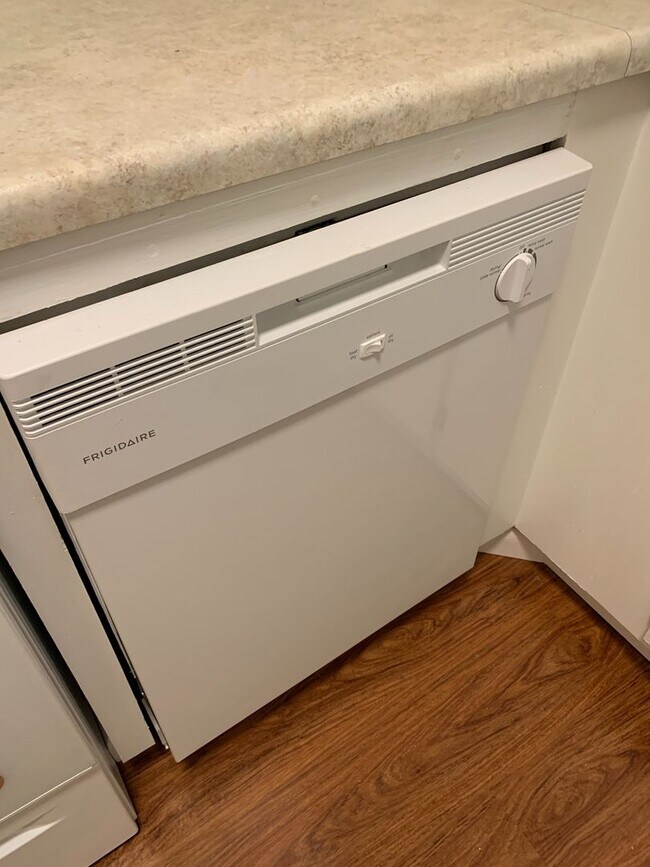 Foto del edificio - 174-174 Hart Ave