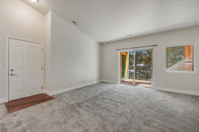Building Photo - Pheasant Run Condo- 3rd floor NEW PAINT & ...