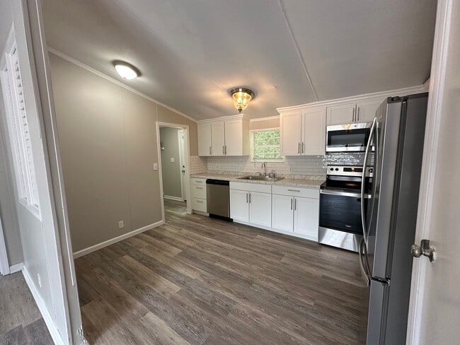 Building Photo - Charming 3 Bed 2 Bath Home in Nashville