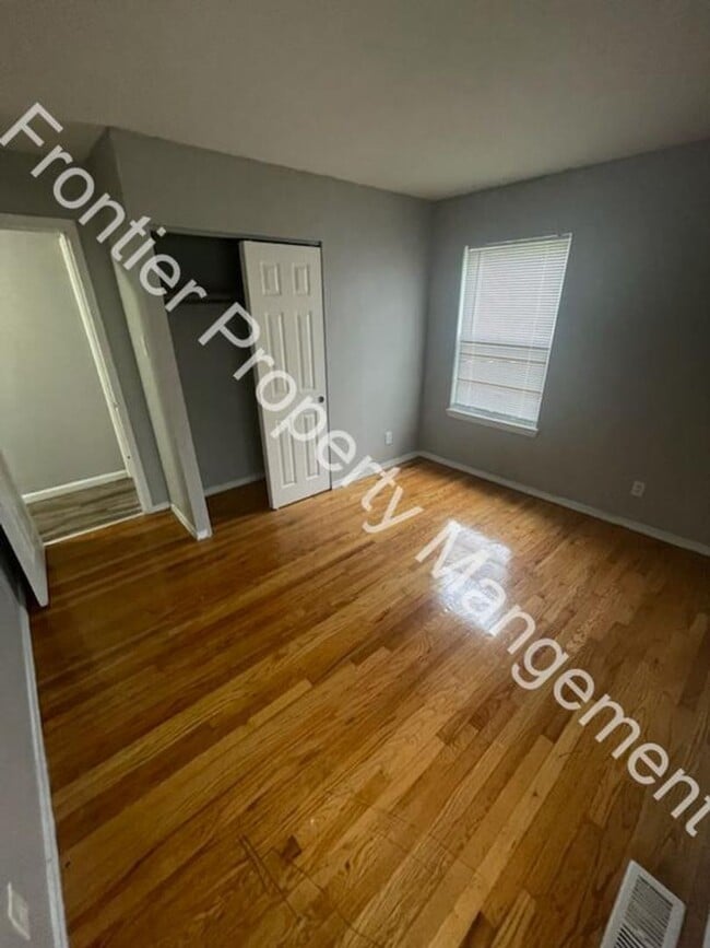 Building Photo - 3Bed 1 Bath Home in Spanish Lake, MO - Perfect for Families, Accepts Section 8/Housing Vouchers!