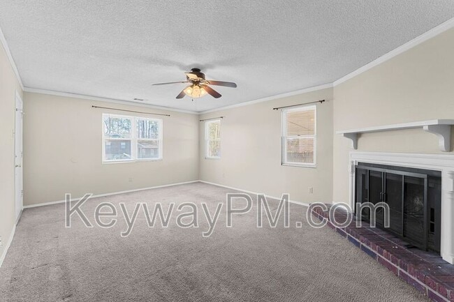 Building Photo - 4553 Hillside Dr