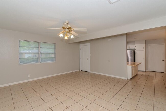 Building Photo - 8775 Greenridge Ln
