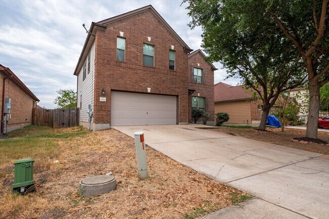 Building Photo - Spacious 3 Bedroom, 2.5 Bath Home in South...