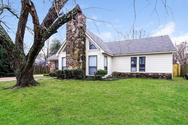 Foto del edificio - 6628 Birch Run Ln