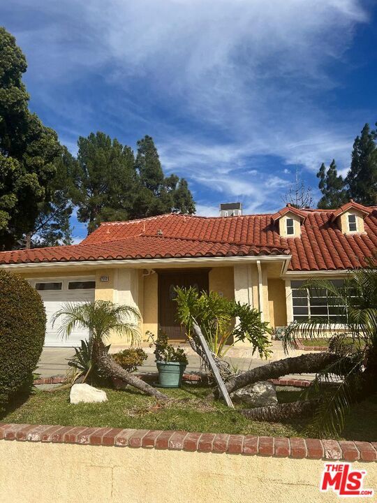 Foto del edificio - 12112 Woodley Ave