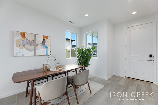 Building Photo - Welcome to your like-new townhome in the h...