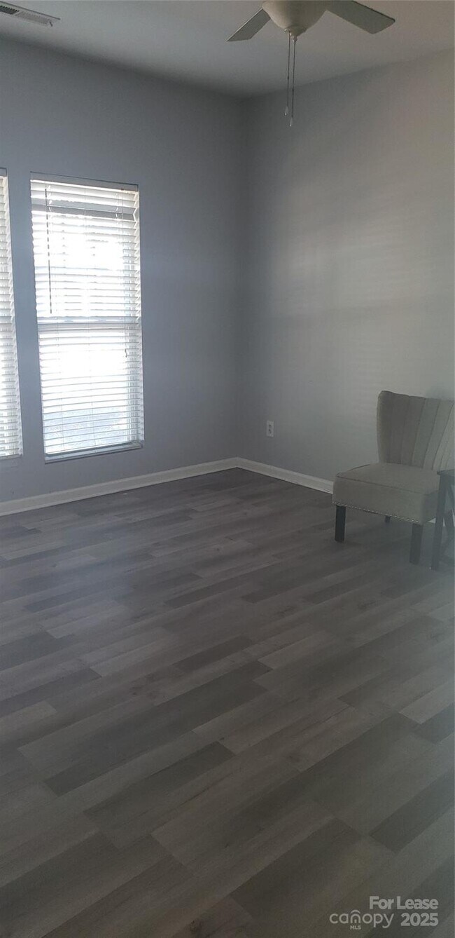 Foto del edificio - 1011 Laparc Ln