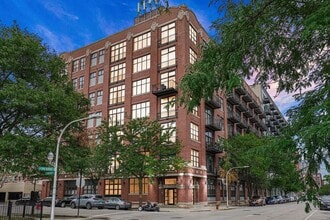 Building Photo - 1250 W Van Buren St