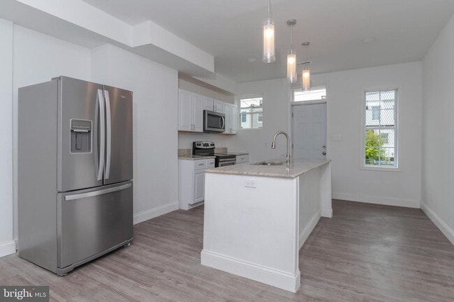 Kitchen - 2211 W Saratoga St