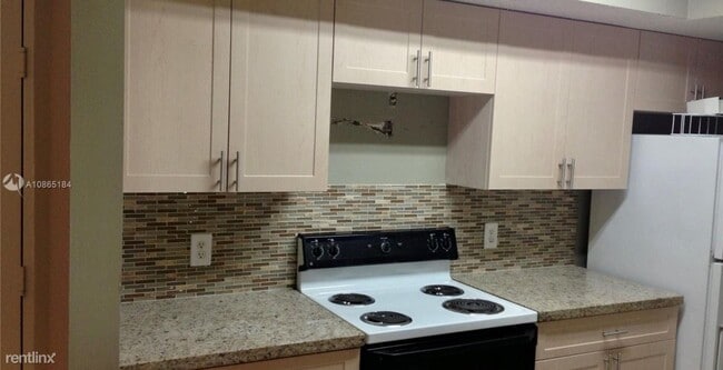 Building Photo - 470 S Park Rd