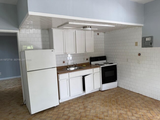 Foto del edificio - 437 NE 30th St