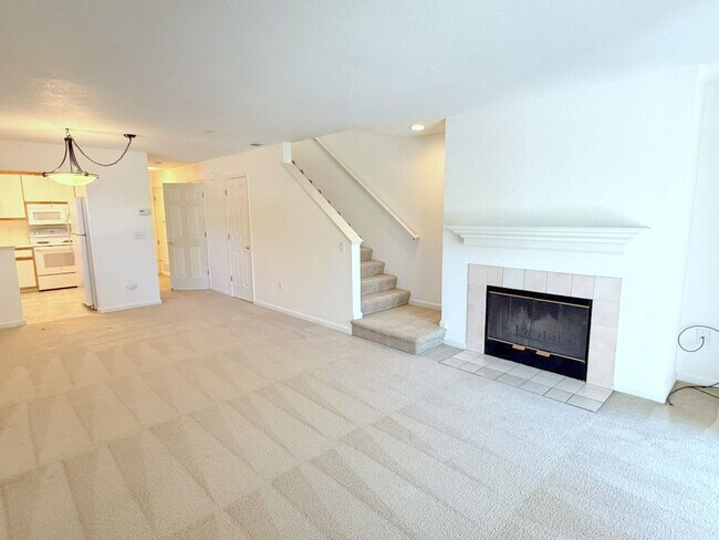 Foto del edificio - Fabulous Townhouse at Ashford Court - Close to BART, Downtown & Trails !