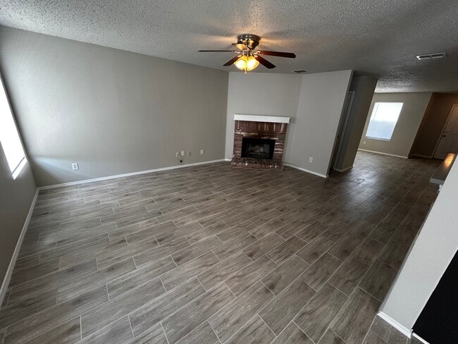 Building Photo - 8720 Hunters Creek Dr