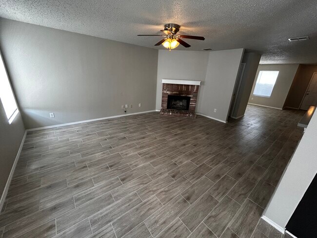 Foto del edificio - 8720 Hunters Creek Dr