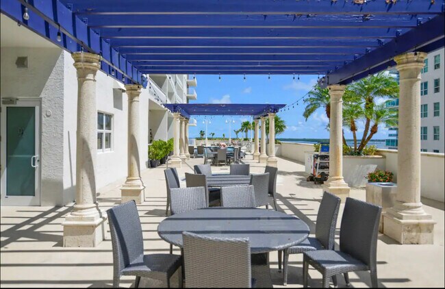 Foto del edificio - 1200 Brickell Bay Dr