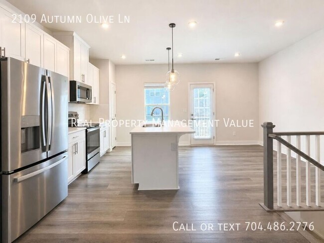 Building Photo - 2109 Autumn Olive Ln