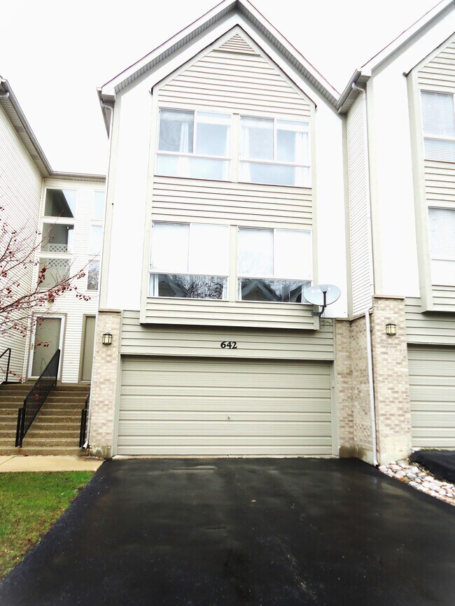 Foto del edificio - 642 Diamond Pointe Dr