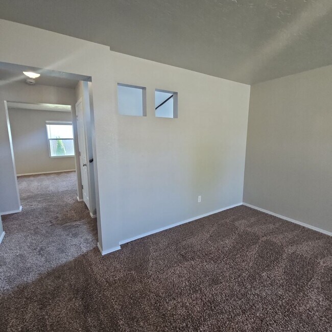 Building Photo - Spacious Home In Middleton!