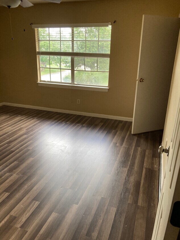 Foto principal - 1236 Grove Park Ln