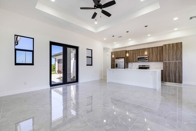 Foto del edificio - Brand-New Coastal Retreat | 4BR Home in NW Cape Coral