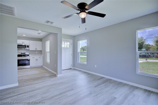 Foto del edificio - 1527 Chatsworth St