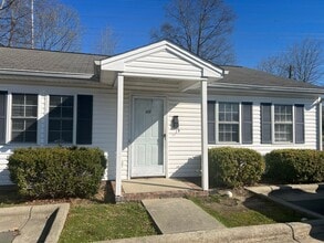 Building Photo - 672 Lakeside Ave