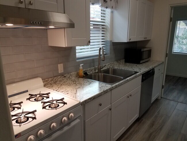 Foto del edificio - 738 E 8th St