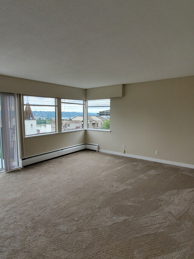Building Photo - RENOVATED BUILDING & SUITES: