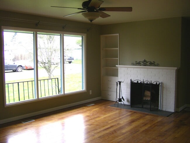 Photo - CUTE HOUSE CLOSE TO NIKE!