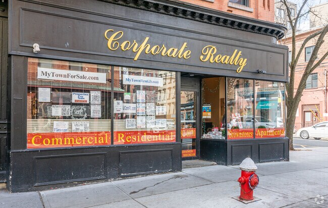 Entrada - 265 1st St