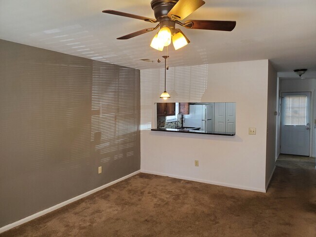 Foto del edificio - 139 Country Town Dr