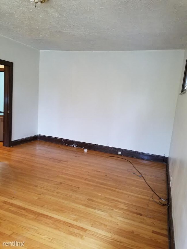 Building Photo - 37 E 158th St