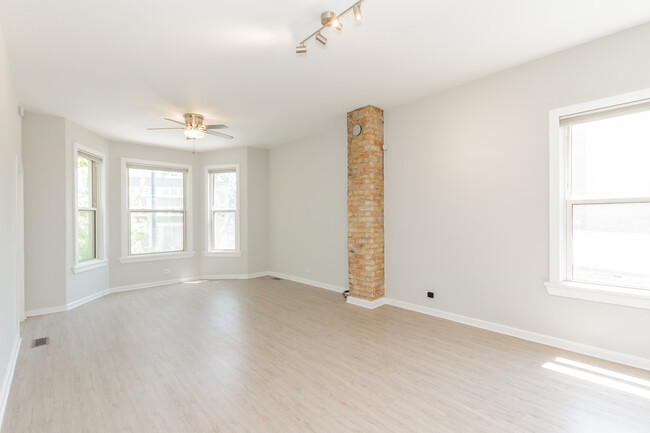 Foto del edificio - 5820 N Broadway