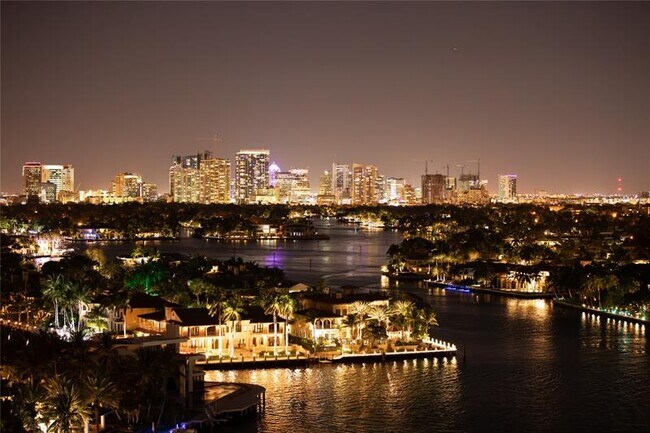 Foto del edificio - 3055 Harbor Dr