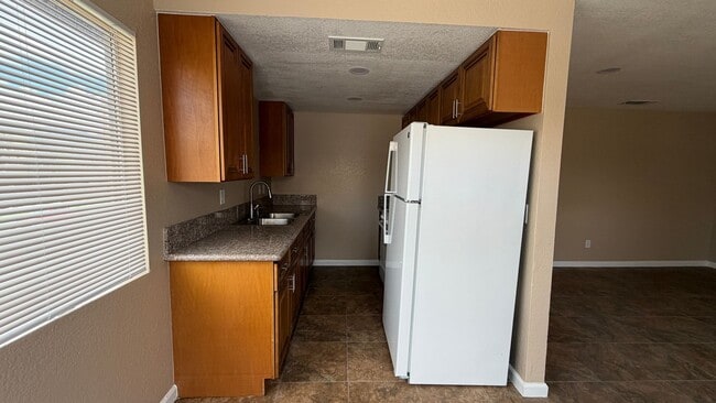 Building Photo - Two Bedroom One Bathroom Apartment in San Bernardino!