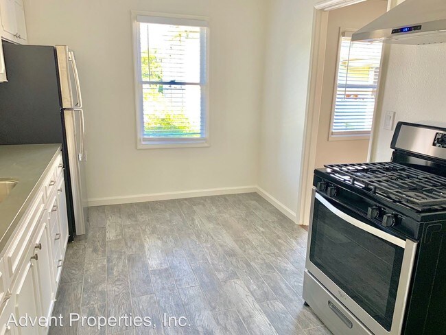 Building Photo - 5943-5945 Fremont St