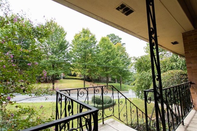 Foto del edificio - 1472 E Rock Springs Rd NE