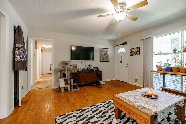 Building Photo - 265 Brentwood Dr