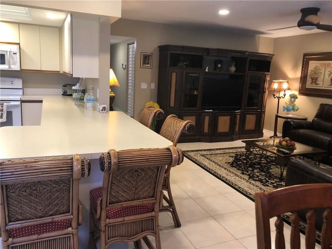 Foto del edificio - 330 SW South River Dr