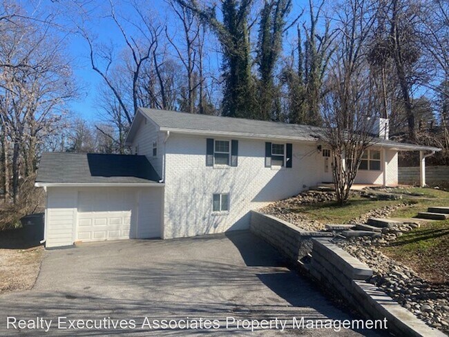 Building Photo - 4 br, 3 bath House - 408 Kendall Road