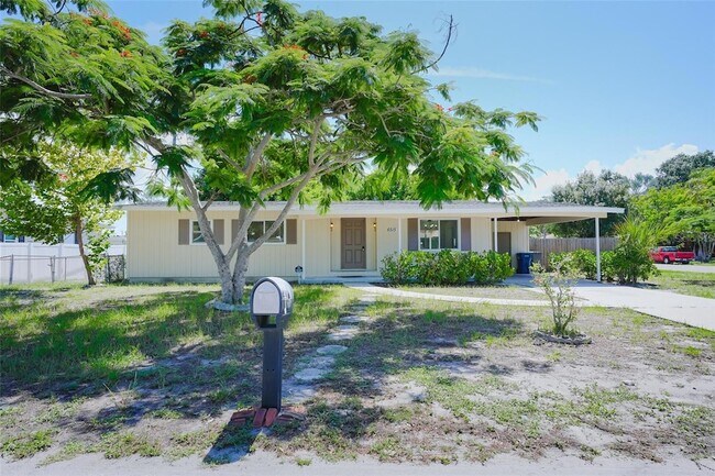 Foto del edificio - 6515 3rd St Ct W